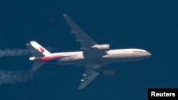 Боинг-777 Malaysian airlines, летящий из Европы в Юго-Восточную Азию. Фото февраля 2014 года