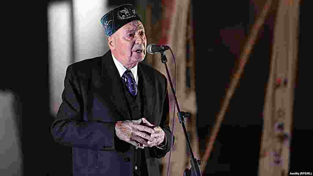 Камал театры каршында яңа сезон ачу тантанасы. Равил Шәрәфиев.