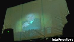 Появление в интернете видеоролика с фотографиями тел Зураба Жвания и Рауля Юсупова спровоцировало не только очередную волну слухов об убийстве бывшего премьер-министра Грузии, но стало причиной задержания конкретных людей