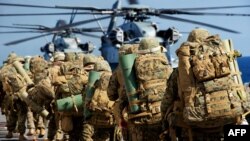 تفنگداران دریایی آمریکا در حال آماده شدن برای رزمایش سوسمار بی‌باک