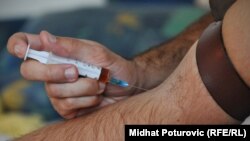 ТIолабго дунялалъул сахлъи цIуниялъул идараялъ абулеб буго, дезоморфин хIалтIизабизе байбихьарав чияс кIиго сонцин баларин.