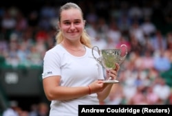 Українська тенісистка Дар'я Снігур після перемоги у фіналі Вімблдонського тенісного турніру. Лондон, 13 липня 2019 року