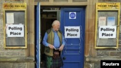 Уния упразднила шотландский парламент, дав взамен место шотландцам в  английском парламенте, был упразднен и шотландский флаг