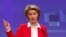 Голова Європейської комісії Урсула фон дер Ляєн на пресконференції розповідає про зусилля ЄС щодо обмеження впливу коронавірусу на економіку країн Євросоюзу. Брюссель, квітень 2020 року