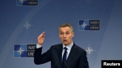 Генеральний секретар НАТО Єнс Столтенберґ виступає в штаб-квартирі Альянсу в Брюселі, 30 березня 2017 року