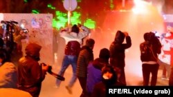 Тбилисиде полиция митингдин катышуучуларын суу чачып таркатты. 8-ноябрь, 2020-жыл.  