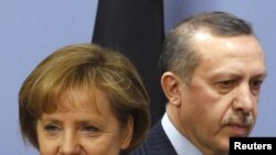 رجب طیب اردوغان، نخست وزیر ترکیه و آنگلا مرکل، صدر اعظم آلمان