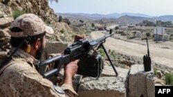 Թալիբանի զինվորը Աֆղանստանի և Պակիստանի միջև գտնվող Ղուլամ Խանի սահմանային անցակետի մոտ