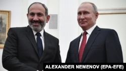 Премьер Армении Никол Пашинян (слева) и президент России Владимир Путин (архив)