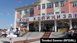 Ак-Өргөө жаңы конушундагы мектептин ачылышы. 1-сентябр, 2011-жыл.  