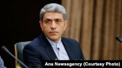 علی طیب‌نیا، می گوید ایران در تلاش است با عرضه و فروش اوراق قرضه دولتی، به بازارهای بین‌المللی بازگردد