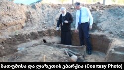 5 апреля епархия Батуми и Лазети на своей странице в Facebook сообщила, что на территории Батумской военной базы №3 найдены останки людей