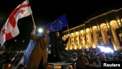 Участники антиправительственной акции в Тбилиси, иллюстративное фото