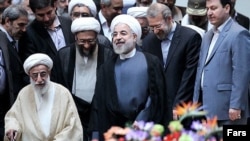 احمد جنتی (جلو)، صادق آملی لاریجانی، رییس قوه قضاییه، حسن روحانی، رئیس قوه مجریه و علی لاریجانی، رئیس قوه مقتننه ایران