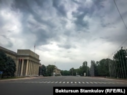 Бишкектеги эски аянтка быйыл Айт намазы окулган жок. 31-июль, 2020-жыл.