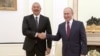 Президент России Владимир Путин (справа) и президент Азербайджана Ильхам Алиев 