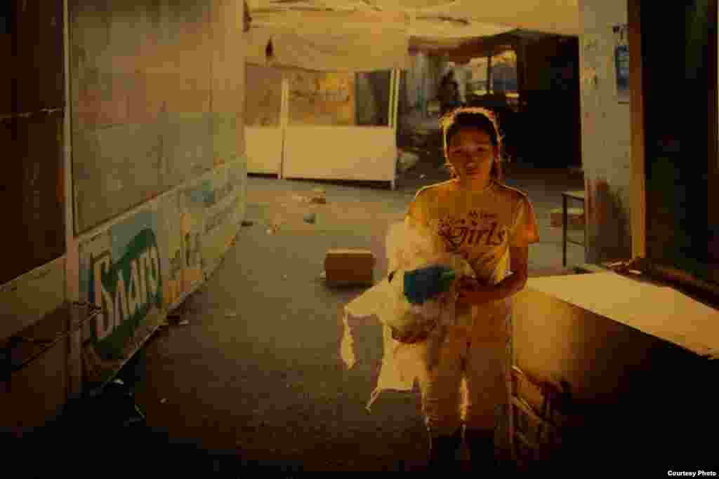 Бул - Ош базары. Аны кечкисин тазалап иштеген балдар бар.