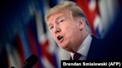 دونالد ترامپ نوشته است: وقت آن است که دیگران پا پیش گذاشته و کاری که قادر به انجام آن هستند را انجام دهند. ما پس از پیروزی صد در صدی بر خلافت [گروه حکومت اسلامی]، [از سوریه] خارج خواهیم شد