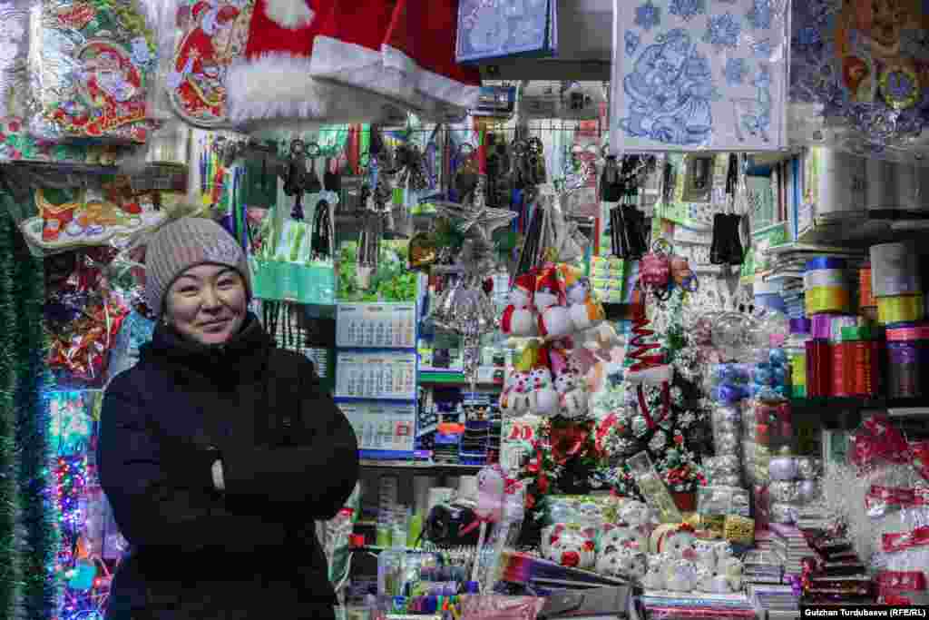 Жаңы жыл алдында соодасы кызып, сатуучулардын маанайы жайдары.&nbsp;