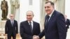 Російський президент Володимир Путін вітає лідера боснійських сербів Мілорада Додіка у Москві 1 квітня