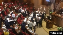 Драка в Национальном собрании Армении, 25 августа 2021 г․