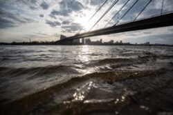 Дніпро та Північний міст на заході сонця