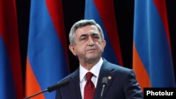 Президент Армении Серж Саргсян выступает на торжественном заседании, посвященном 20-летию Республиканской партии Армении. Ереван, Спортивно-концертный комплекс им. Карена Демирчяна, 18 декабря 2010 г. 
