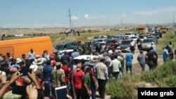 Акция протеста на дороге Бохтар-Душанбе. 17 мая 2020 года 