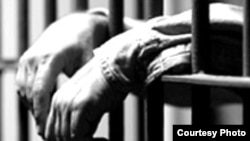 دیده بان حقوق بشر: زندانيان هيچ راهی برای مقابله با نحوه برخورد با آنان در زندان ندارند.