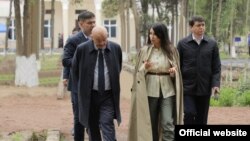 20 апреля заместитель директора Агентства информации и массовых коммуникаций Саида Мирзияева посетила Букинский район Ташкентской области, где приняла участие в процессе реализации 5 инициатив своего отца.