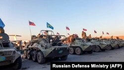 Российские миротворцы на аэродроме в Ереване, 12 ноября 2020 г. 