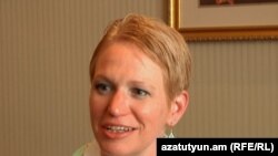 Заместитель помощника министра обороны США по вопросам России, Украины и Евразии Селест Воландер