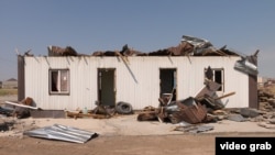 Көк-Жар конушунда бузулган үйлөр.