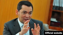 Қирғизистон Бош вазири Ўмурбек Бабанов парламент депутатларининг ишончини қайта қозониш учун ҳаракат қилмоқда.