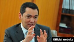 Омурбек Бабанов. Фото из архива, Бишкек, 23 июля 2012 года.