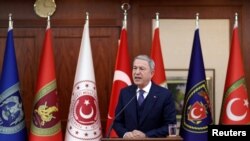 Թուրքիայի պաշտպանության նախարար Հուլուսի Աքարը, արխիվ