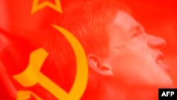 Недавние скандалы среди местных коммунистов в преддверии парламентских выборов неожиданно продемонстрировали обществу, что Компартия расколота. Это свело на нет имидж некогда могущественной политической силы