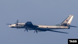Российский турбовинтовой стратегический бомбардировщик-ракетоносец Ту-95