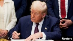 ԱՄՆ նախագահ Դոնալդ Թրամփը հրամանագիր է ստորագրում, արխիվ