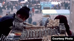 Кузатувчилар фикрича, Ўзбекистонда сотилган сифатсиз молни қайтиб олиш-олмаслик кўп ҳолларда фақат сотувчининг инсофига боғлиқ. 