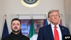 US President Donald Trump (left) and Ukrainian President Volodymyr Zelensky in Washington in August. 