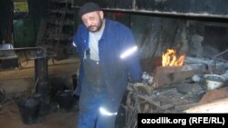 Александрни Эстониядаги дўстлари "босмачи", деб чақиришади.