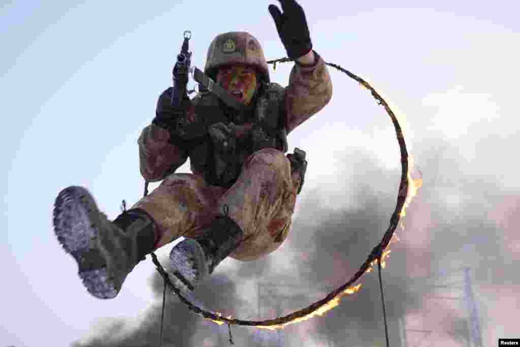 Вучэньні кітайскай арміі ў Сіньцьзян-Уйгурскім аўтаномным рэгіёне.