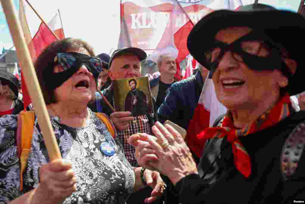 Удзельнікі маршу ў падтрымку Наўроцкага