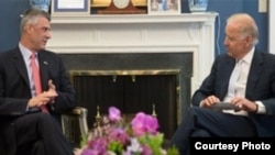 Жо Байден менен Хашим Тачи. Вашингтон, 10-июнь, 2013-жыл. 