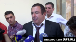 Лидер ППА Гагик Царукян беседует с журналистами, Ереван, 2 октября 2019 г․