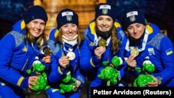 Біатлоністки жіночої збірної України (зліва направо) Анастасія Меркушина, Віта Семеренко, Юлія Джима і Валентина Семеренко здобули третє місце в естафеті 4х6 км на чемпіонаті світу з біатлону в шведському Естерсунді, 16 березня 2019 року