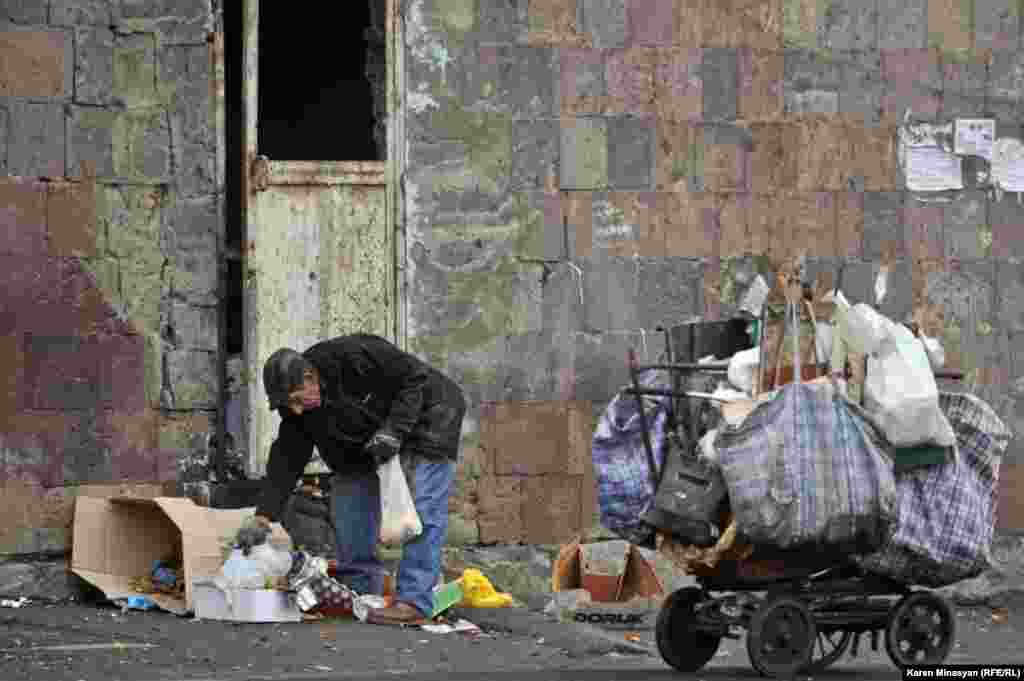 Armenia -- Homeless people in one of Yerevan's shelters, Yerevan, 13Dec2012