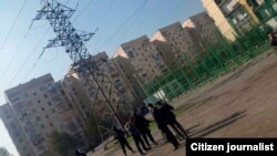 Бозпурсӣ дар маҳаллаи "Гипрозем" дар назди қарогоҳи сарбозони Русия дар Тоҷикистон.