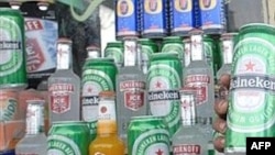 مرد جوانی که به اتهام نوشيدن مشروب الکلی در ايران به اعدام محکوم شده بود، در دادگاه کيفری استان تهران، تبرئه و سپس آزاد شد.